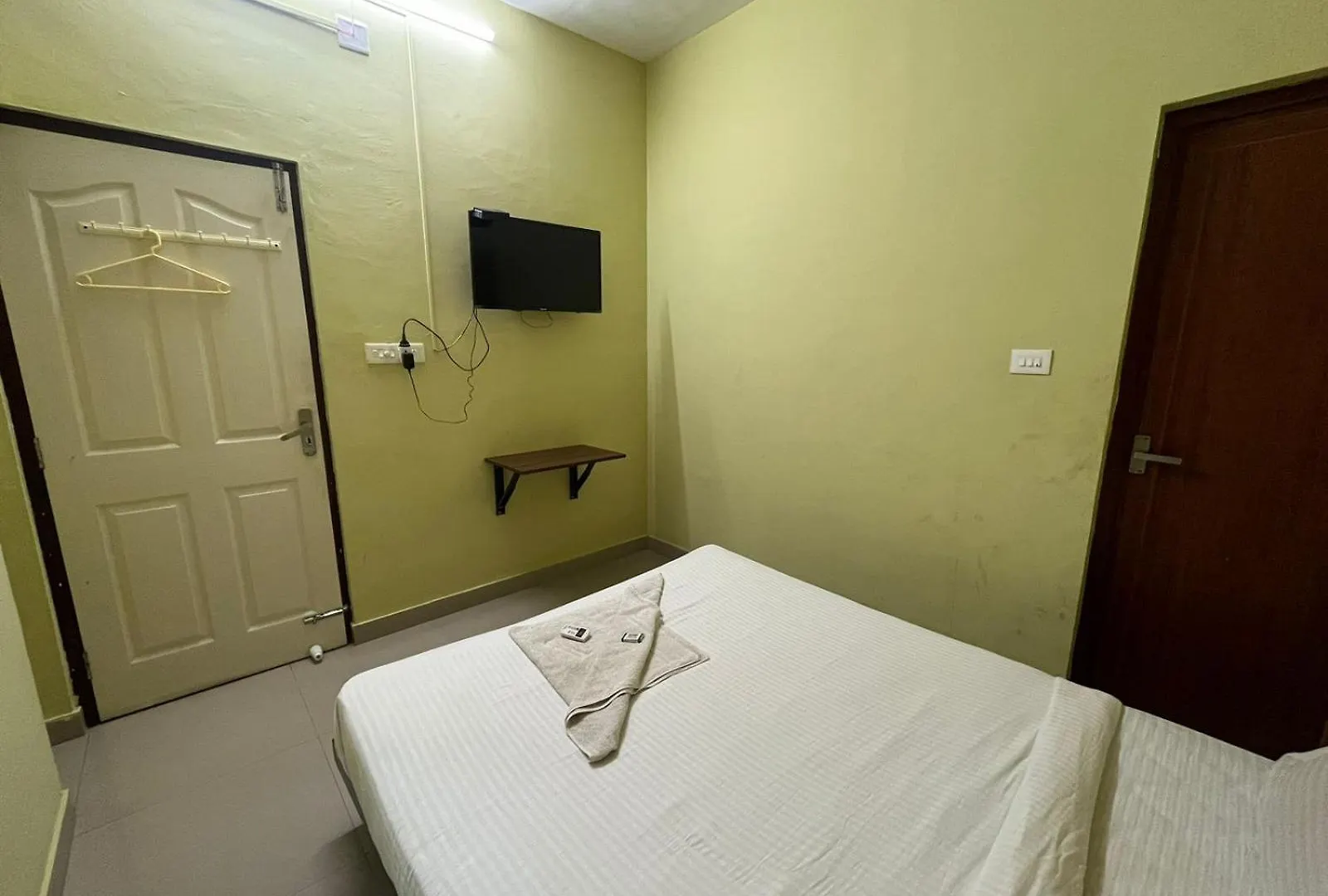 Kaippillil Apart Hotel Kochi 3*,  インド